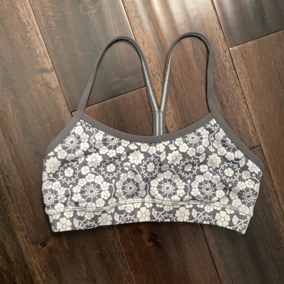 Lulu lemon size 4 sports bra - Picture 1 of 3